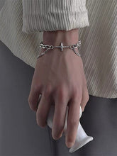 Mehrlagiges Gliederkettenarmband mit geometrischem Dekor
